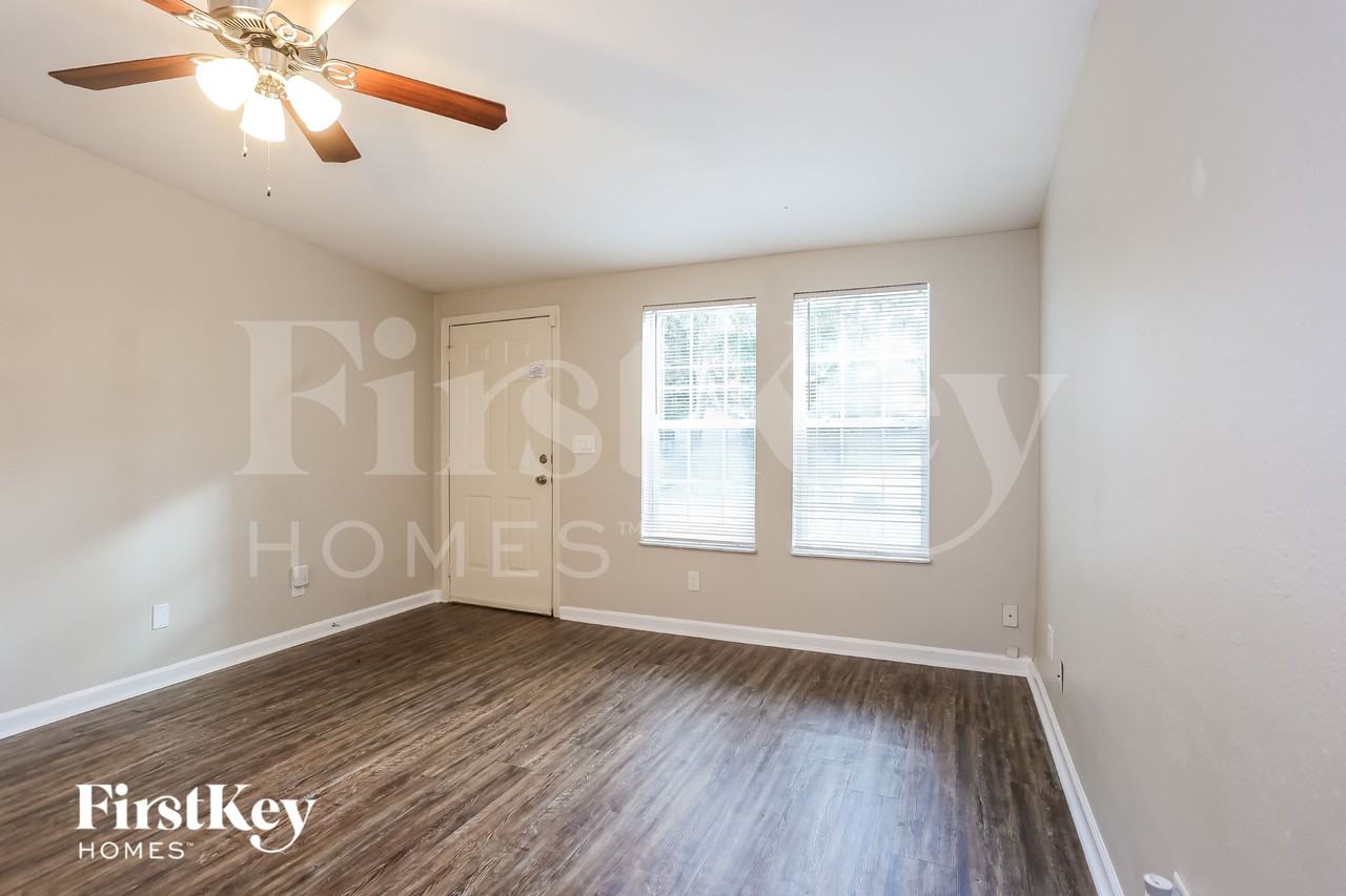 805 35th Ave S - Photo 3 of 16