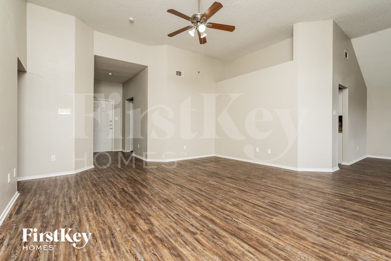 7921 Rice Dr - Photo 3 of 16