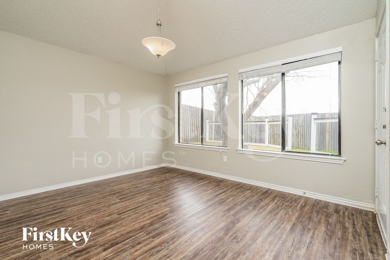 7921 Rice Dr - Photo 4 of 16