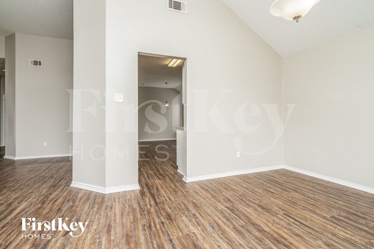 7921 Rice Dr - Photo 5 of 16