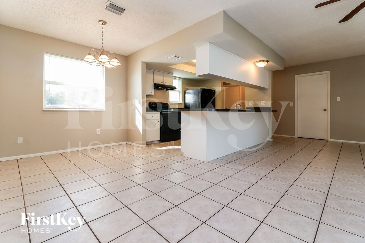 7704 Riverdale Dr - Photo 4 of 16