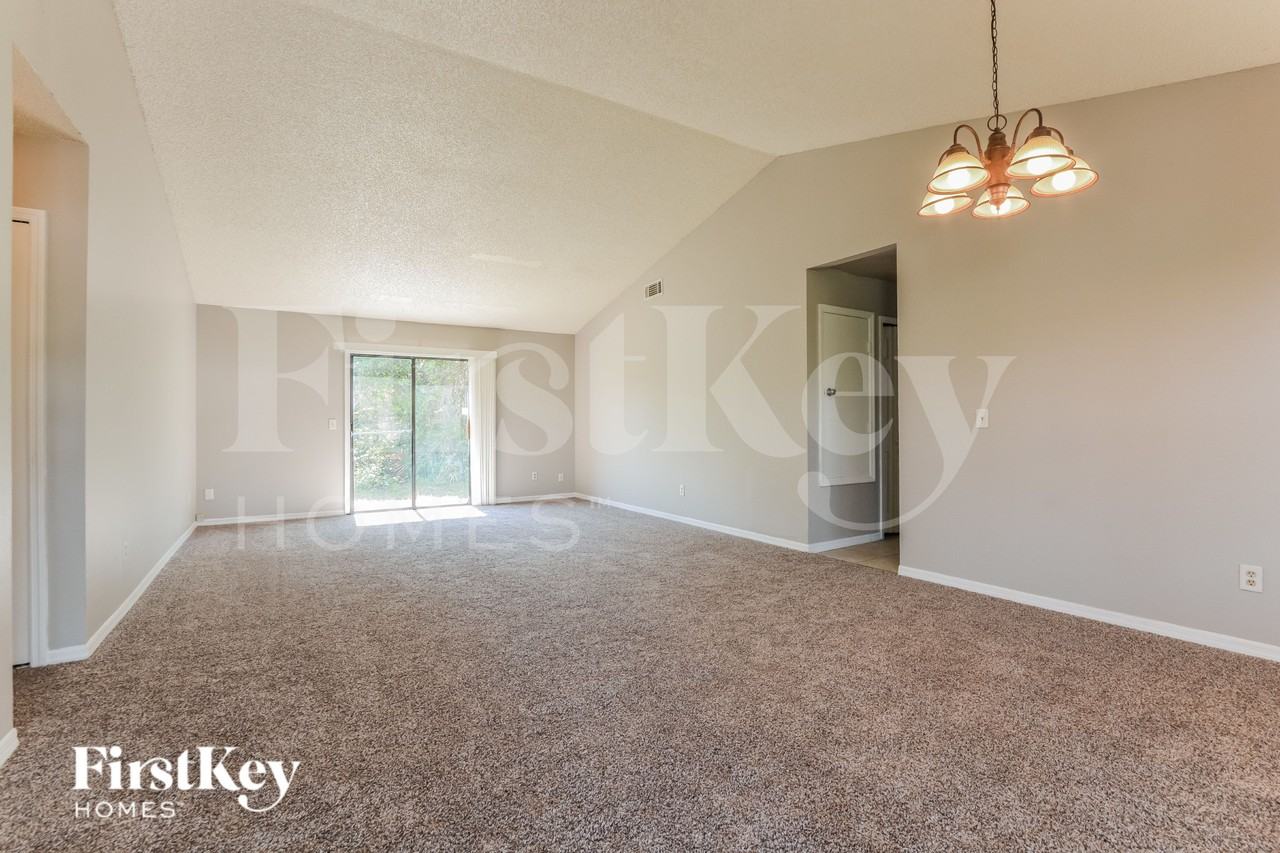 710 Leeward Dr - Photo 2 of 16
