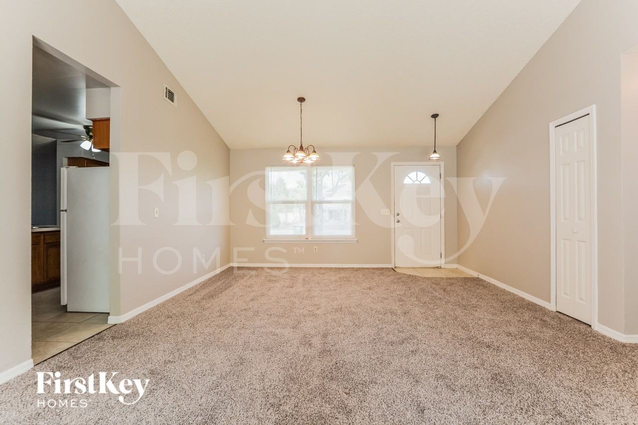 710 Leeward Dr - Photo 3 of 16
