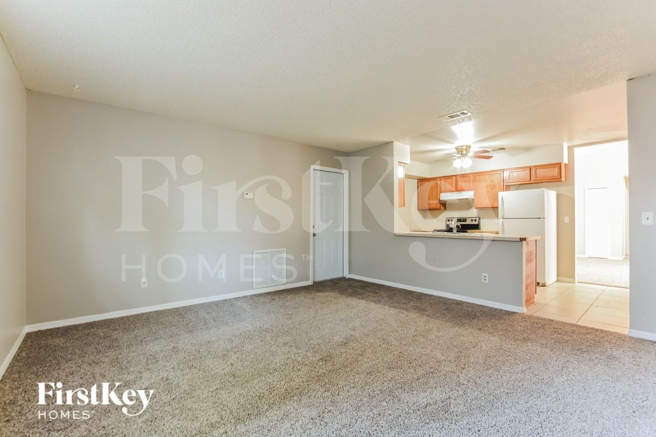 710 Leeward Dr - Photo 4 of 16