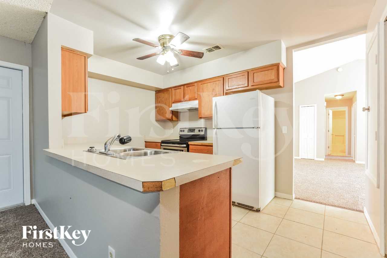 710 Leeward Dr - Photo 6 of 16