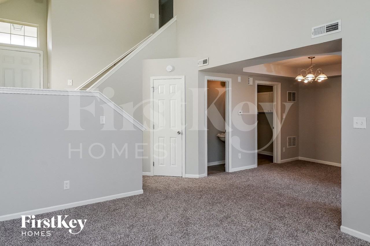 6735 Ossington Dr - Photo 3 of 15