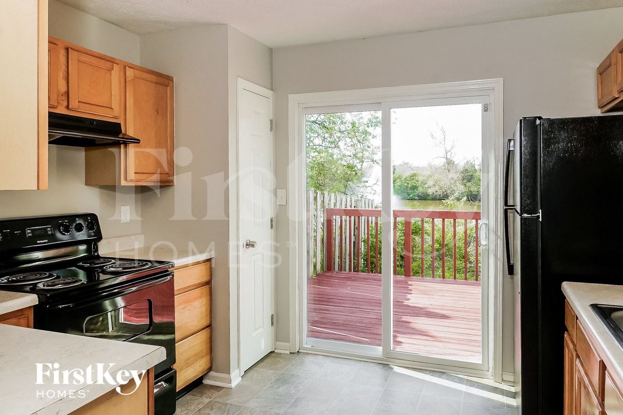 6735 Ossington Dr - Photo 5 of 15