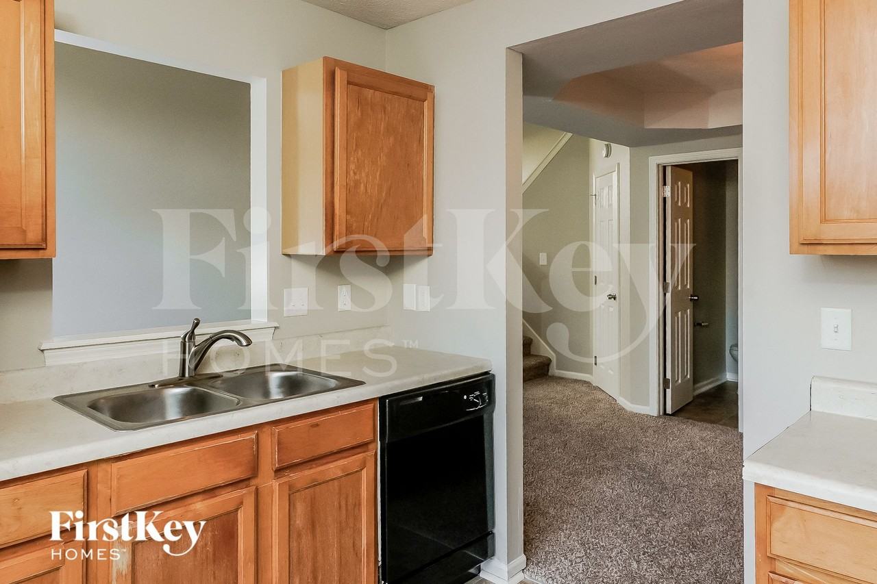 6735 Ossington Dr - Photo 6 of 15