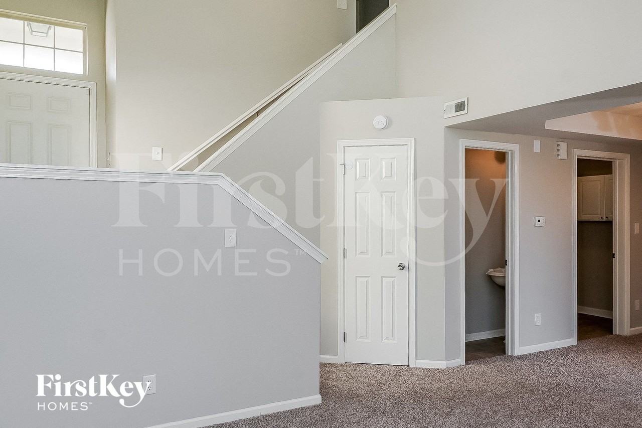 6735 Ossington Dr - Photo 7 of 15