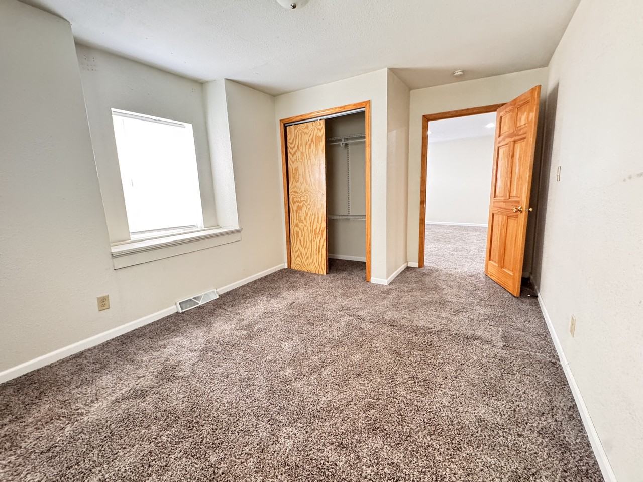 207 E Wate St #A - Photo 4 of 7