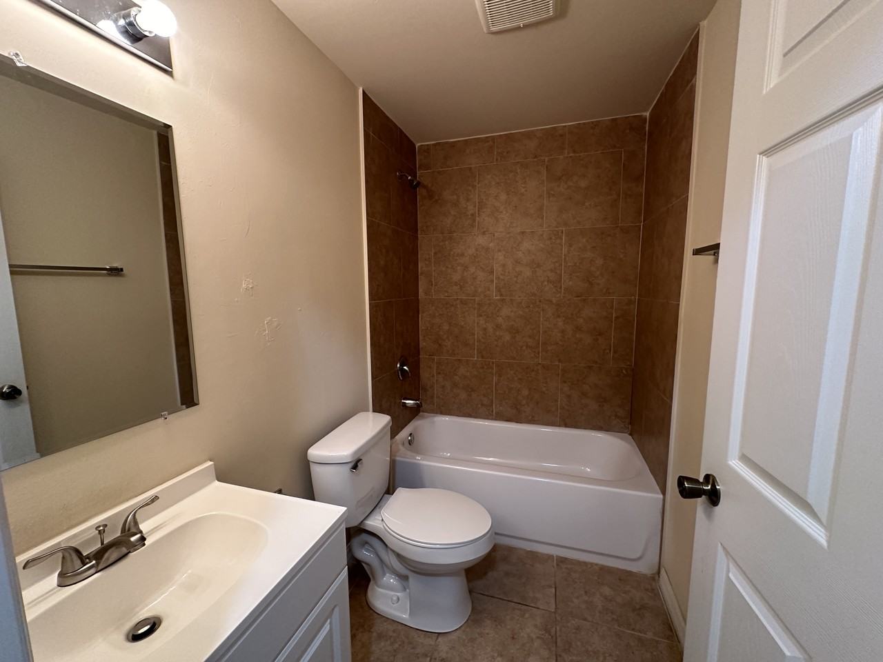 706 Se 4th Ter - Photo 5 of 16