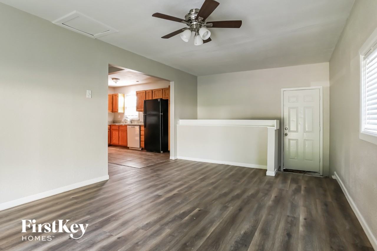 6004 Farley Ave - Photo 5 of 15