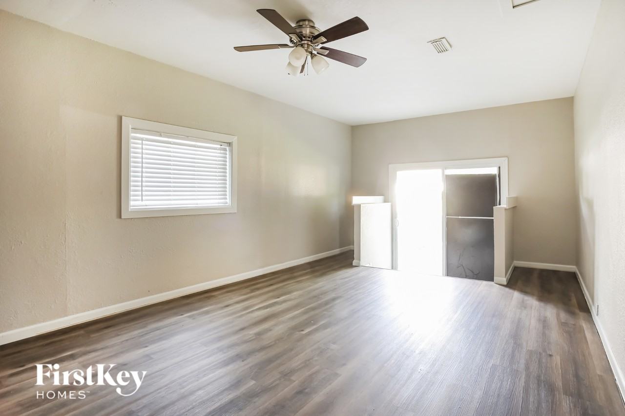 6004 Farley Ave - Photo 6 of 15