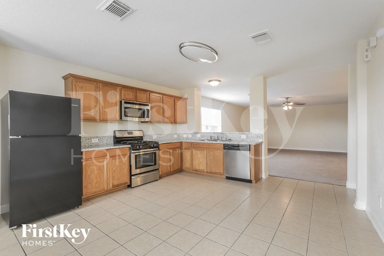 5706 Fullgarden Ct - Photo 6 of 15