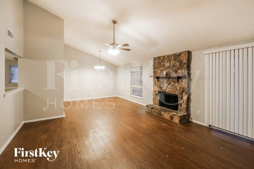 5361 Martins Crossing Rd - Photo 2 of 16