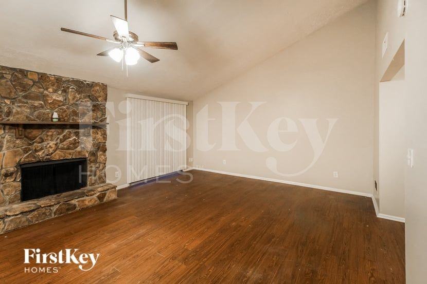 5361 Martins Crossing Rd - Photo 3 of 16
