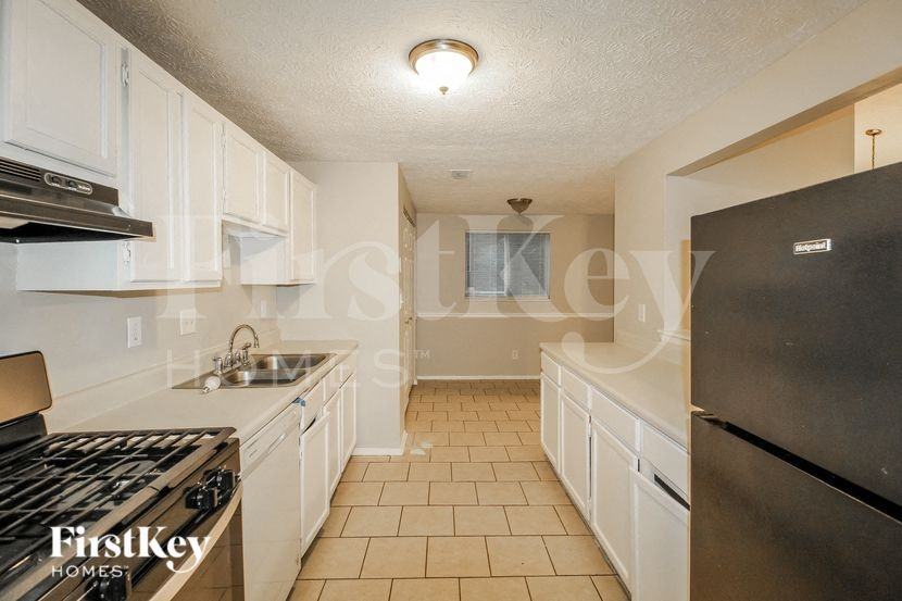 5361 Martins Crossing Rd - Photo 5 of 16
