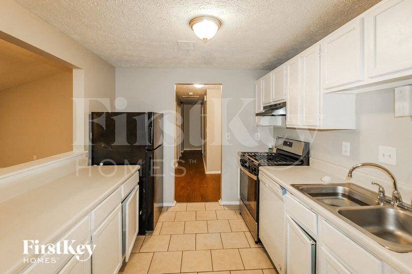 5361 Martins Crossing Rd - Photo 6 of 16