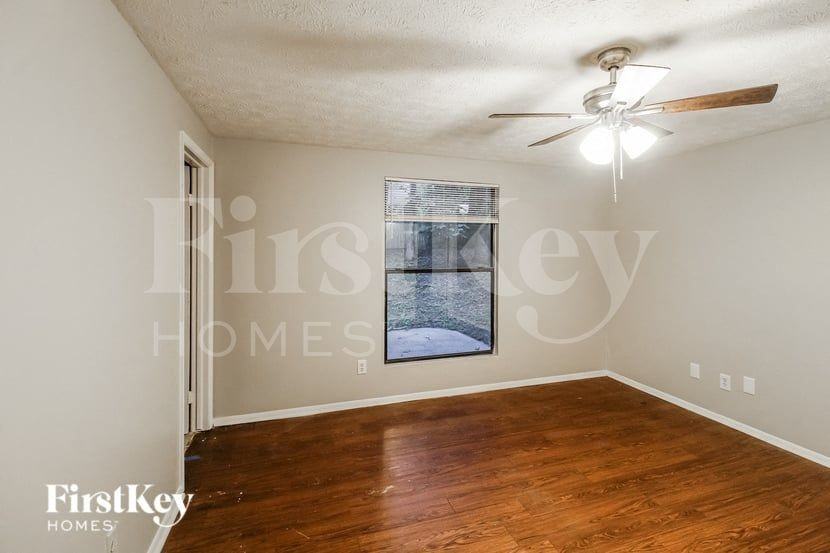 5361 Martins Crossing Rd - Photo 7 of 16