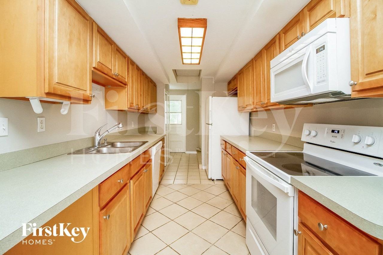 510 Connecticut Ave - Photo 5 of 15