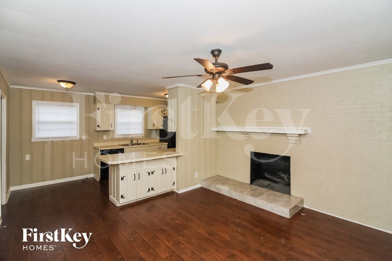 5055 Woodlark Ave - Photo 4 of 15