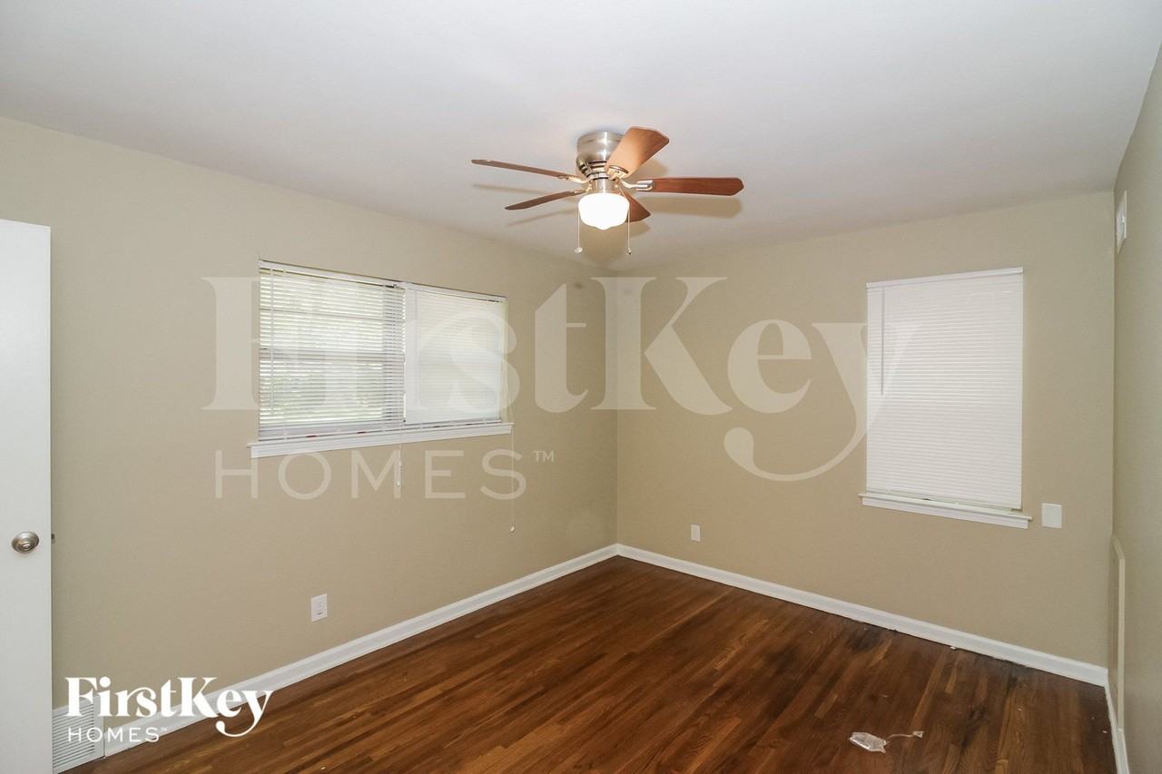 5055 Woodlark Ave - Photo 7 of 15