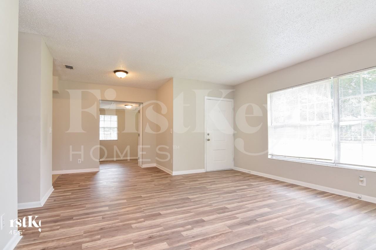 500 Brenda Dr - Photo 3 of 16