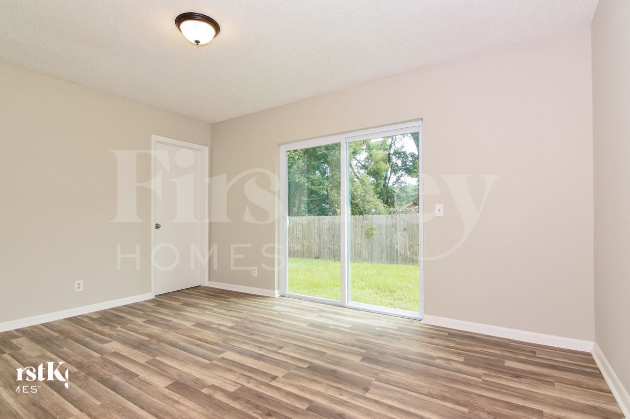 500 Brenda Dr - Photo 5 of 16