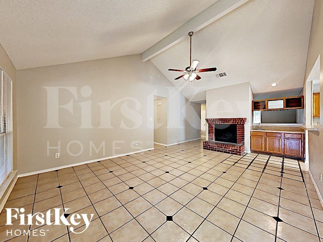 4949 Oak Hollow Dr - Photo 6 of 16