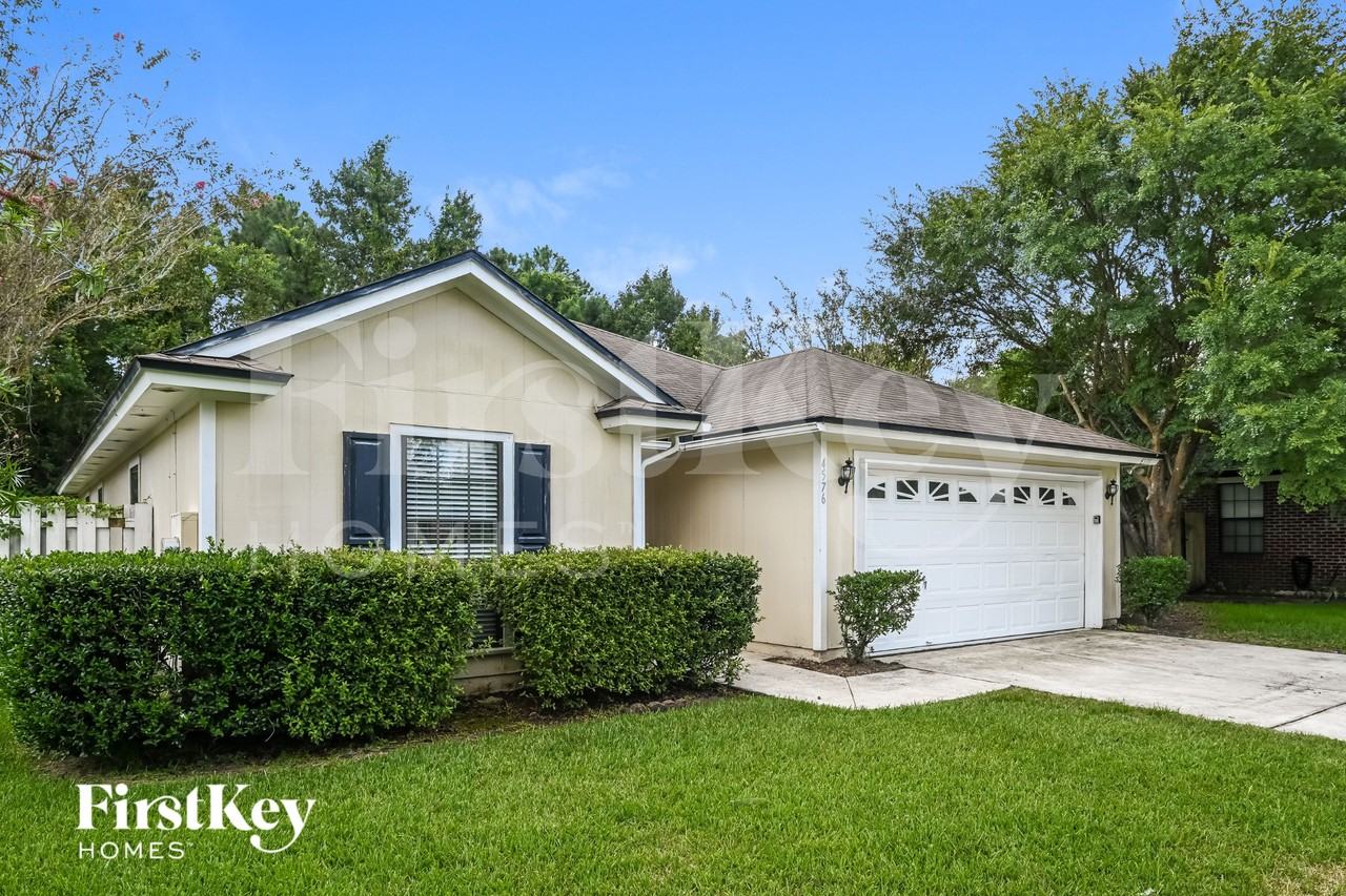 4576 Antler Hill Dr E - Photo 3 of 17