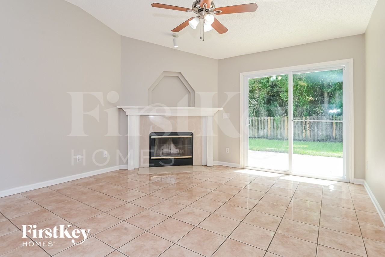 4576 Antler Hill Dr E - Photo 5 of 17
