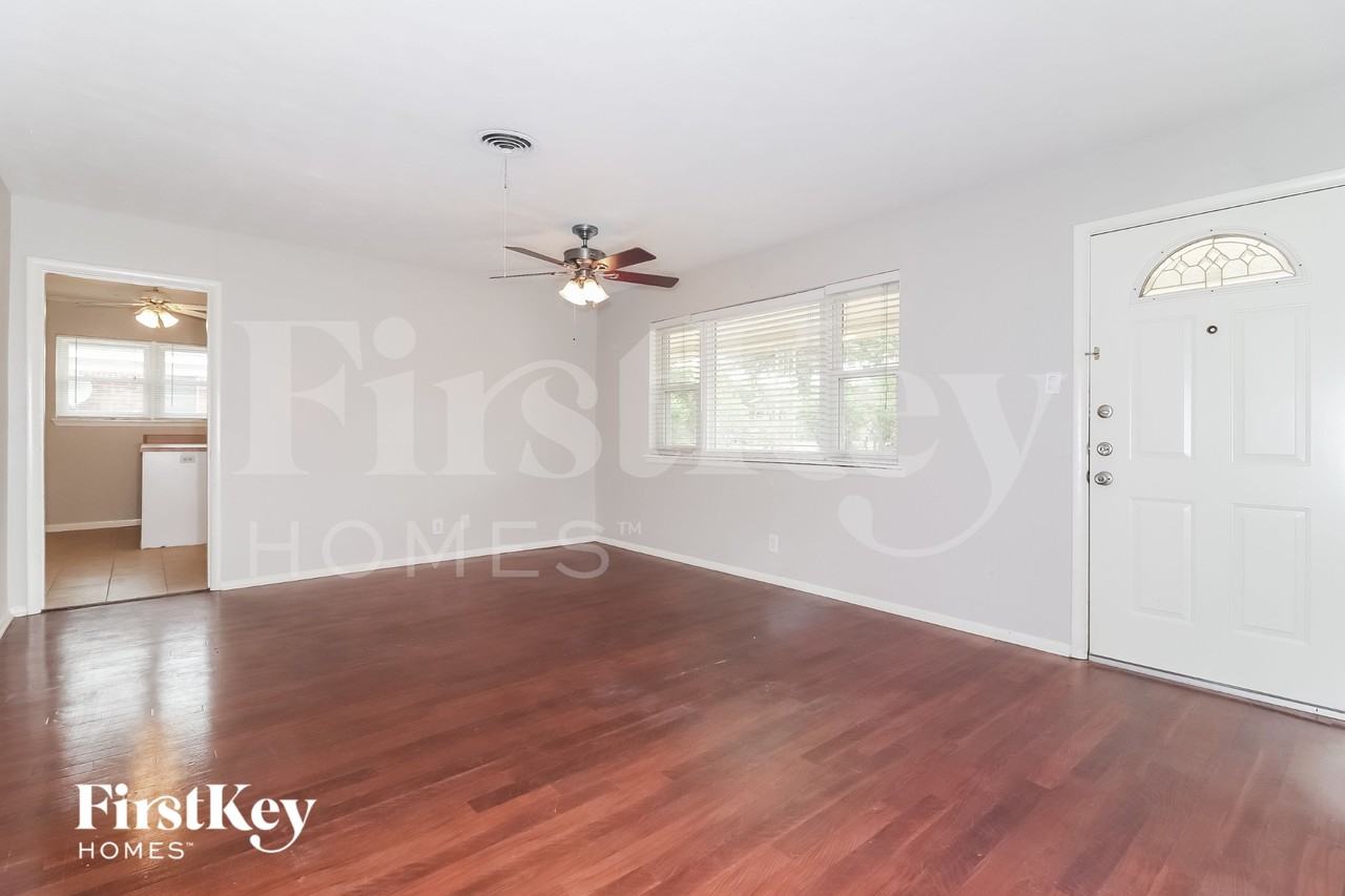 4009 Shawnee Trl - Photo 3 of 16