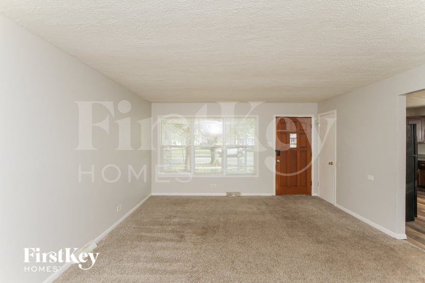 3952 153rd St - Photo 4 of 15