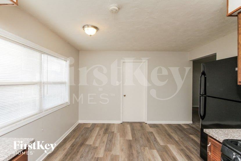 3952 153rd St - Photo 5 of 15