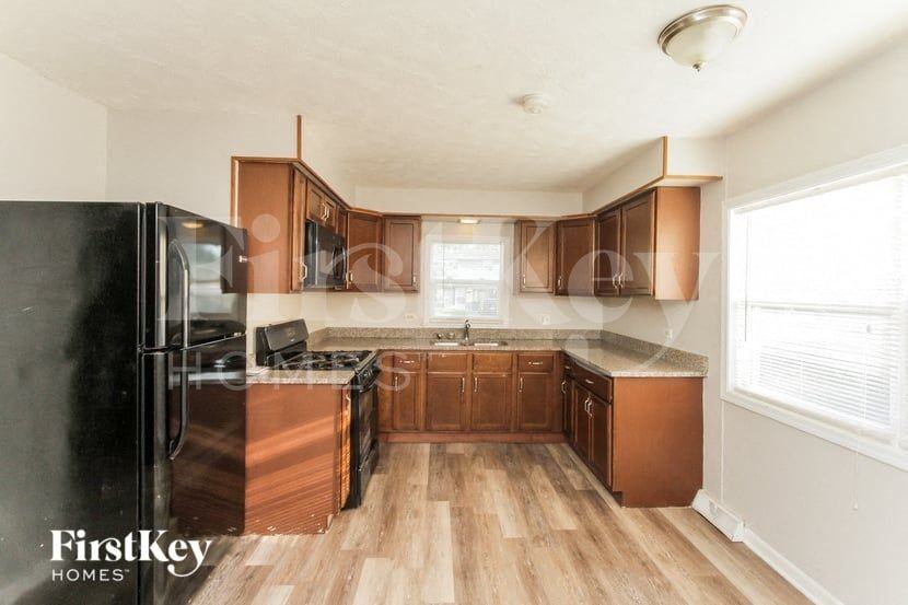3952 153rd St - Photo 6 of 15