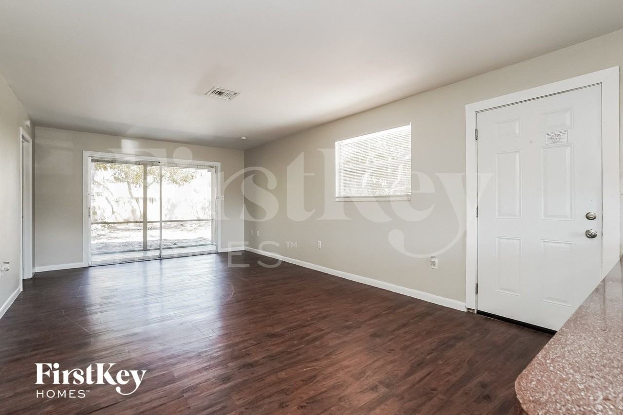 3532 Brink Cir - Photo 3 of 15