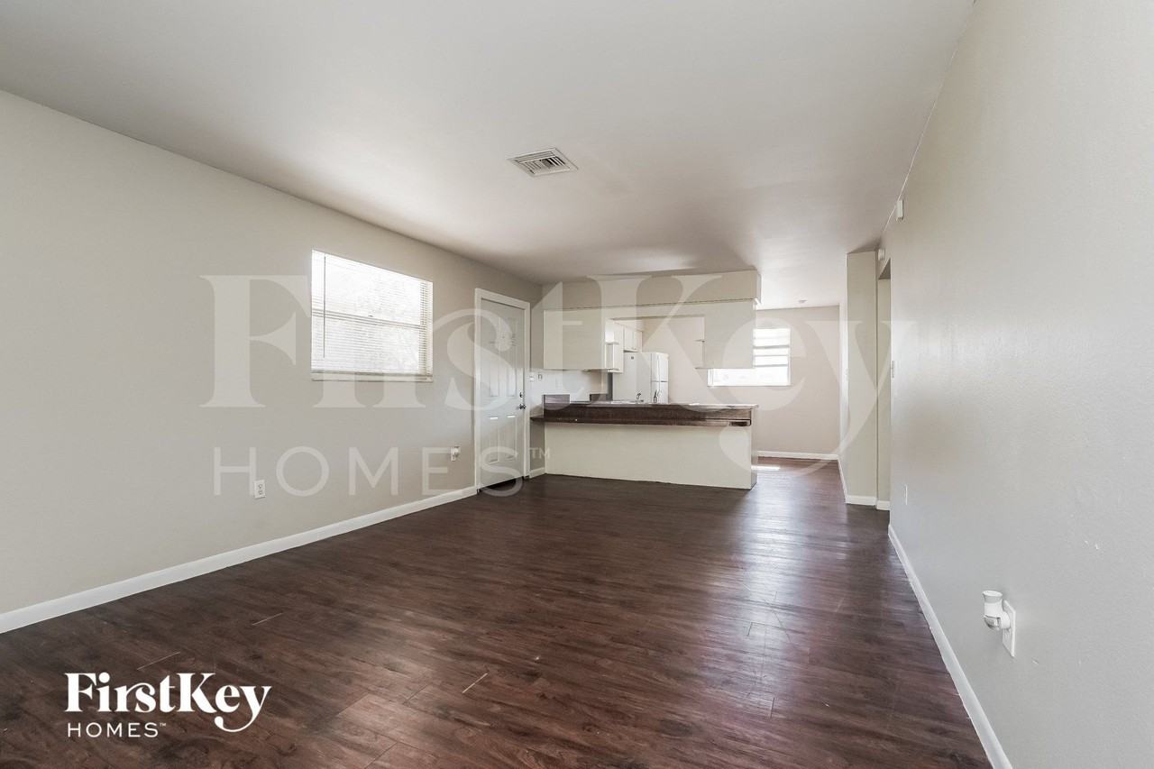3532 Brink Cir - Photo 4 of 15