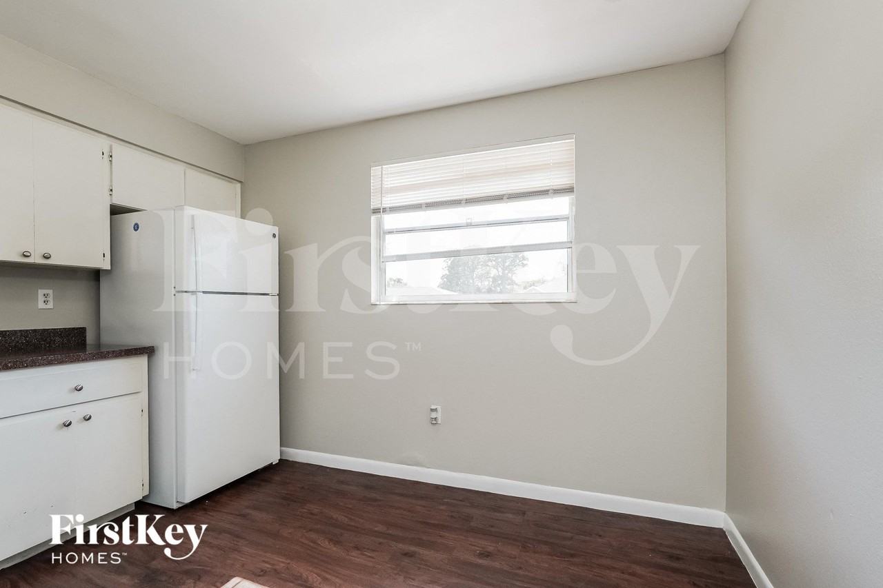 3532 Brink Cir - Photo 5 of 15