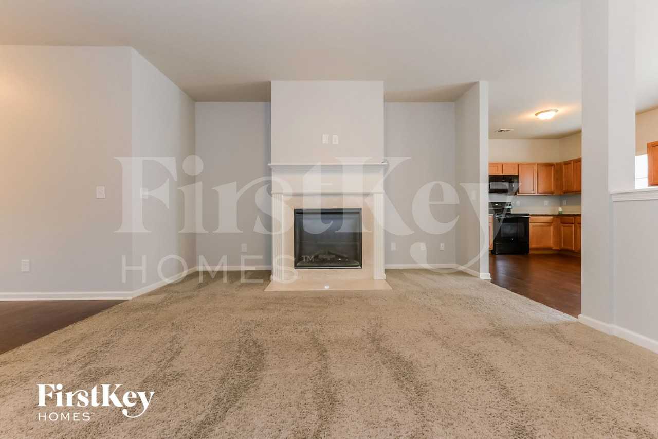 349 Rankin Cir - Photo 3 of 15