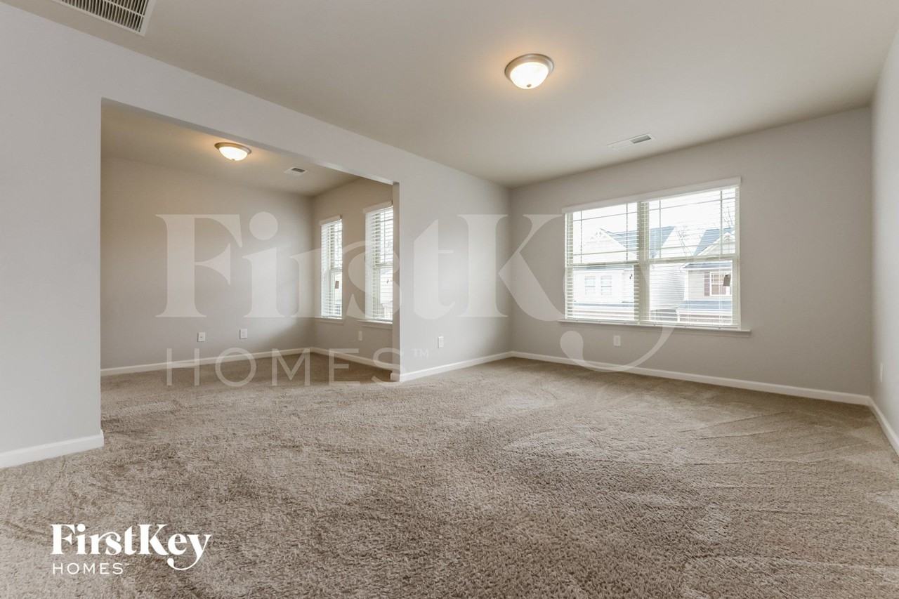 349 Rankin Cir - Photo 4 of 15