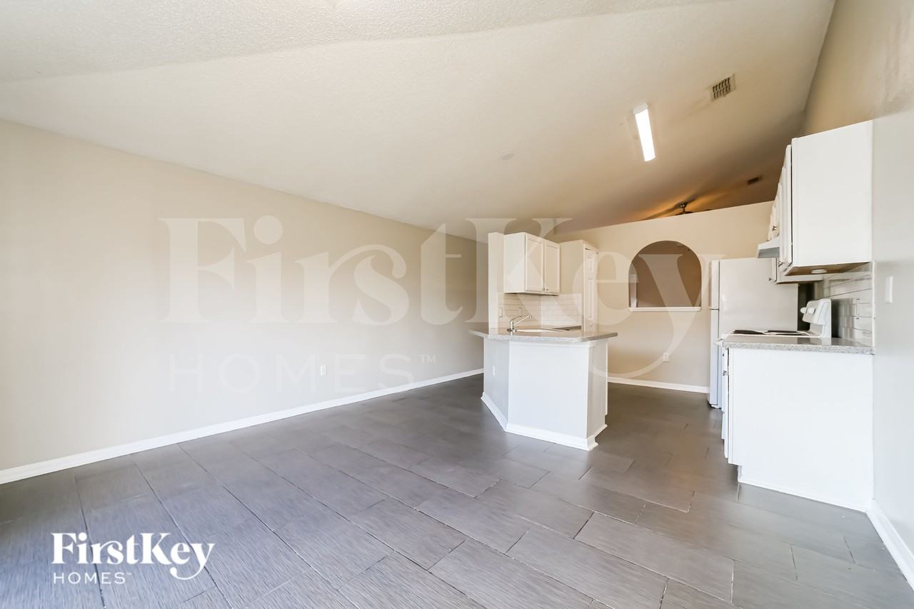 3413 Alec Dr - Photo 5 of 16