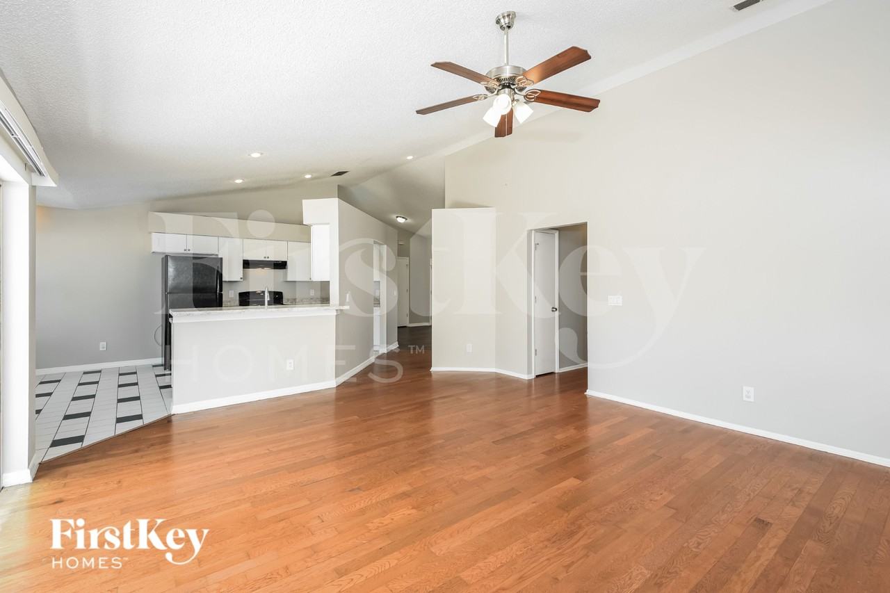2738 Springfield Dr - Photo 4 of 16