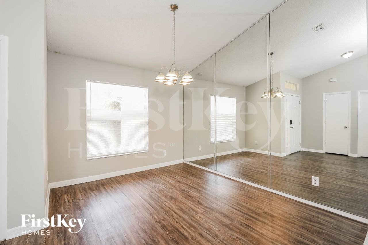 2738 Springfield Dr - Photo 5 of 16