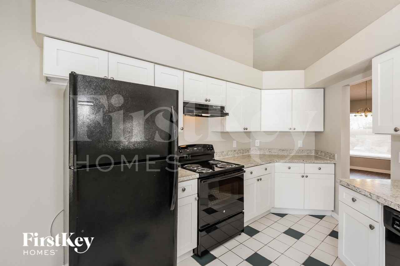 2738 Springfield Dr - Photo 6 of 16