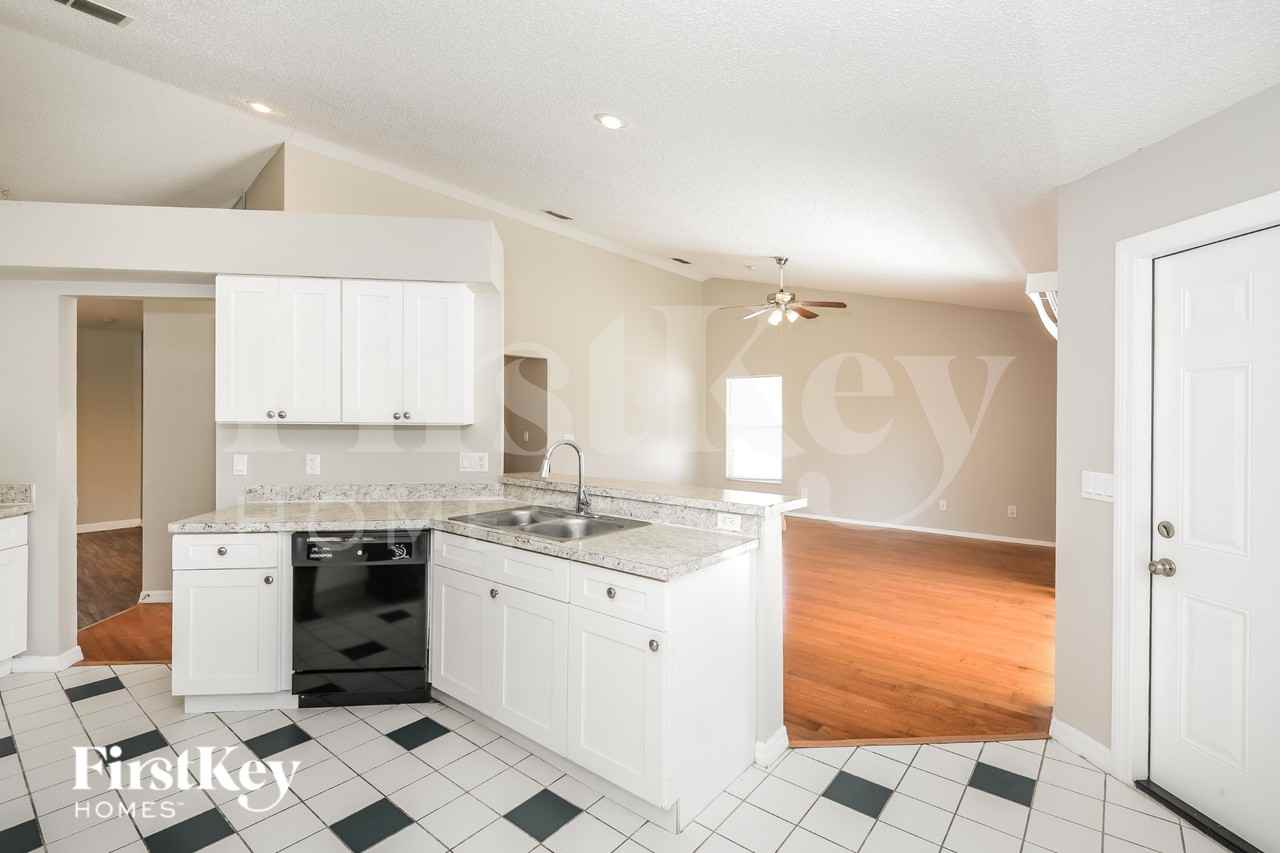 2738 Springfield Dr - Photo 7 of 16