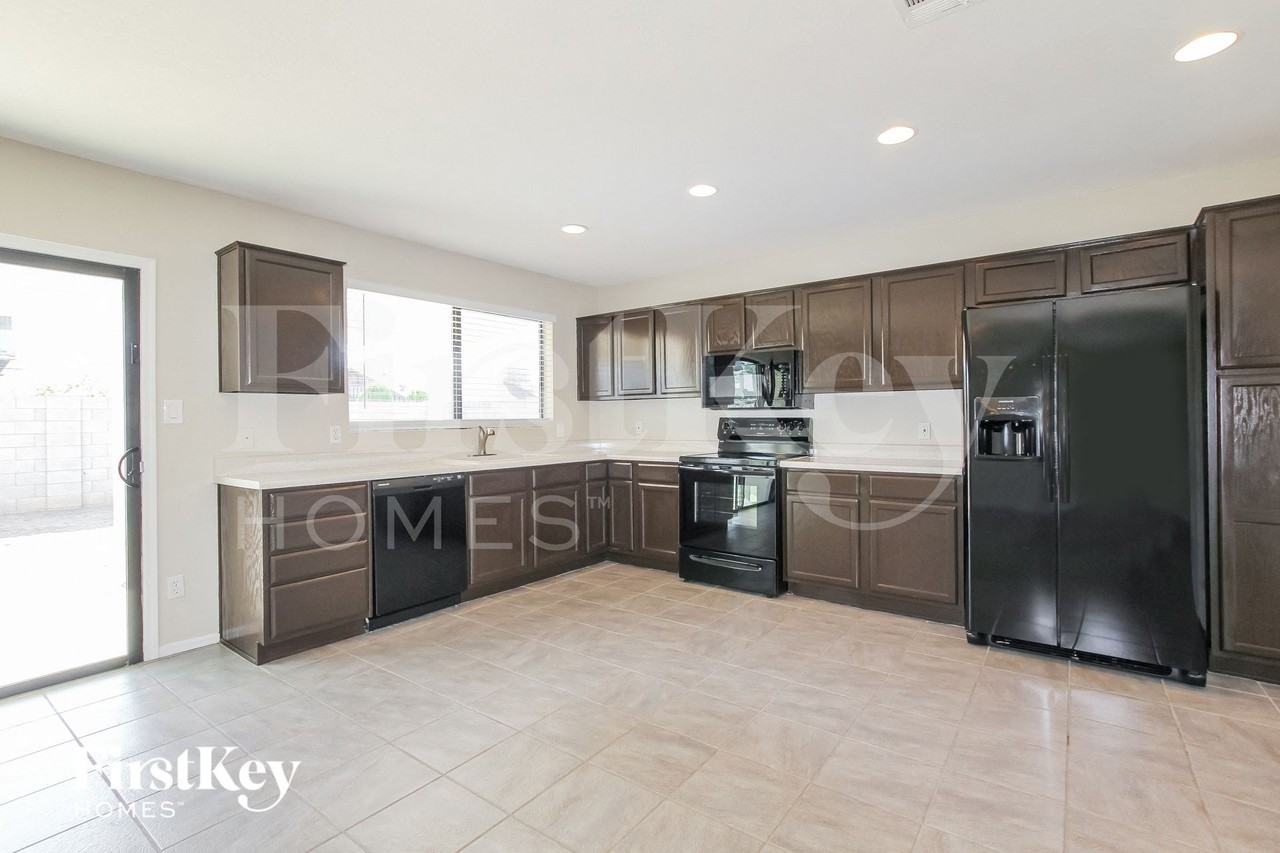 2733 W Villa Rita Dr - Photo 5 of 15