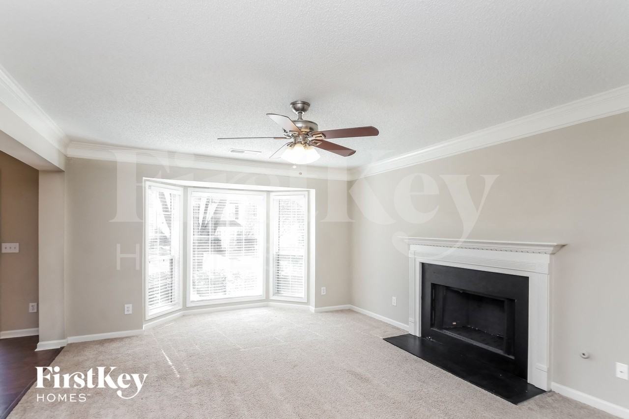 2701 Chadwick Ln Nw - Photo 2 of 15
