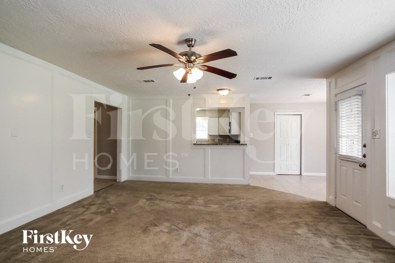 24106 Creekview Dr - Photo 5 of 15