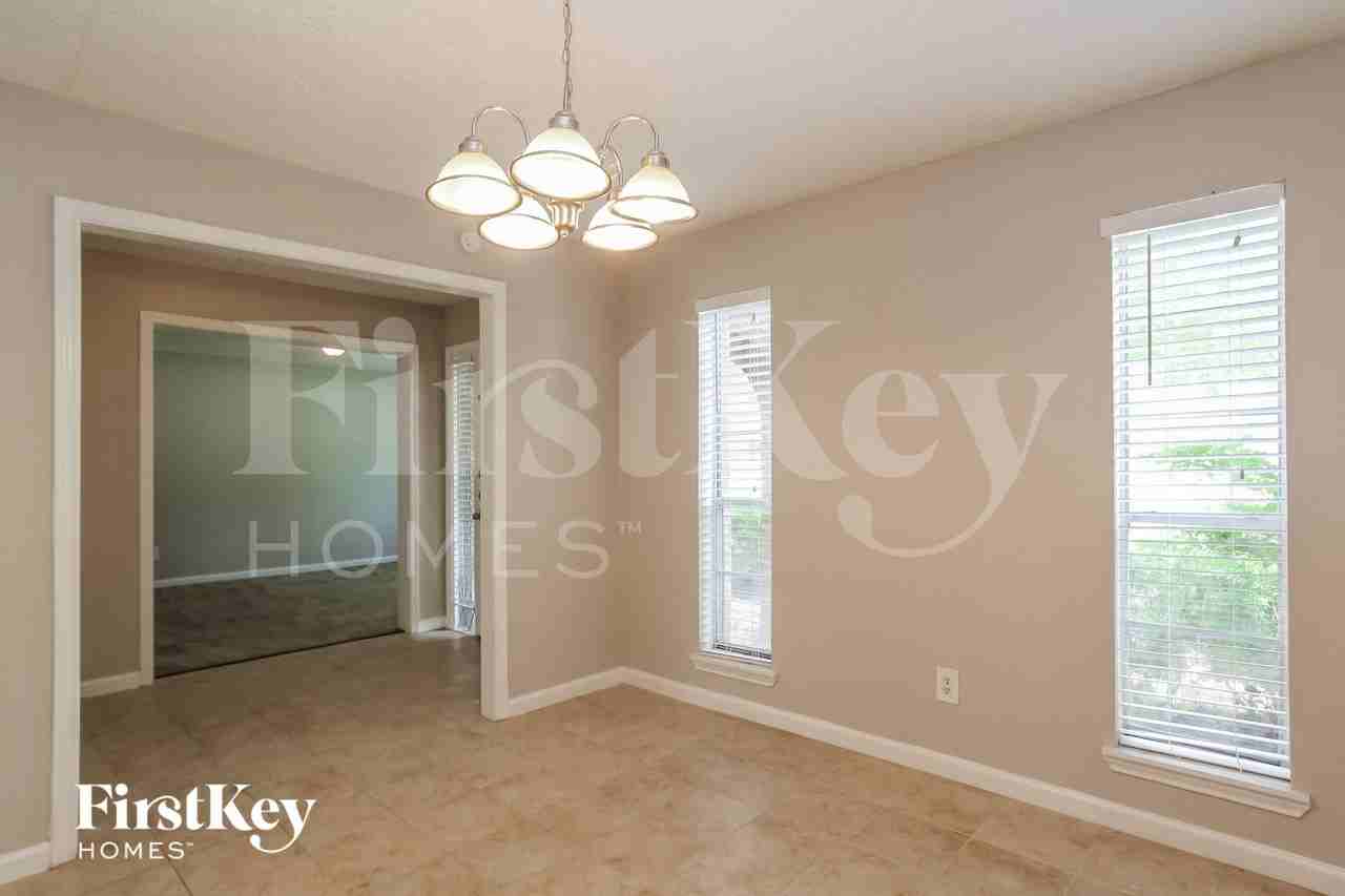 24106 Creekview Dr - Photo 6 of 15