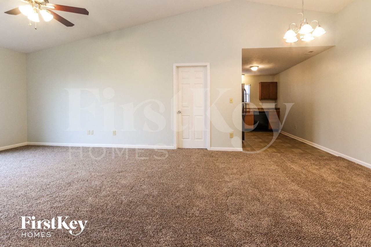 2287 Cedarmill Dr - Photo 2 of 15